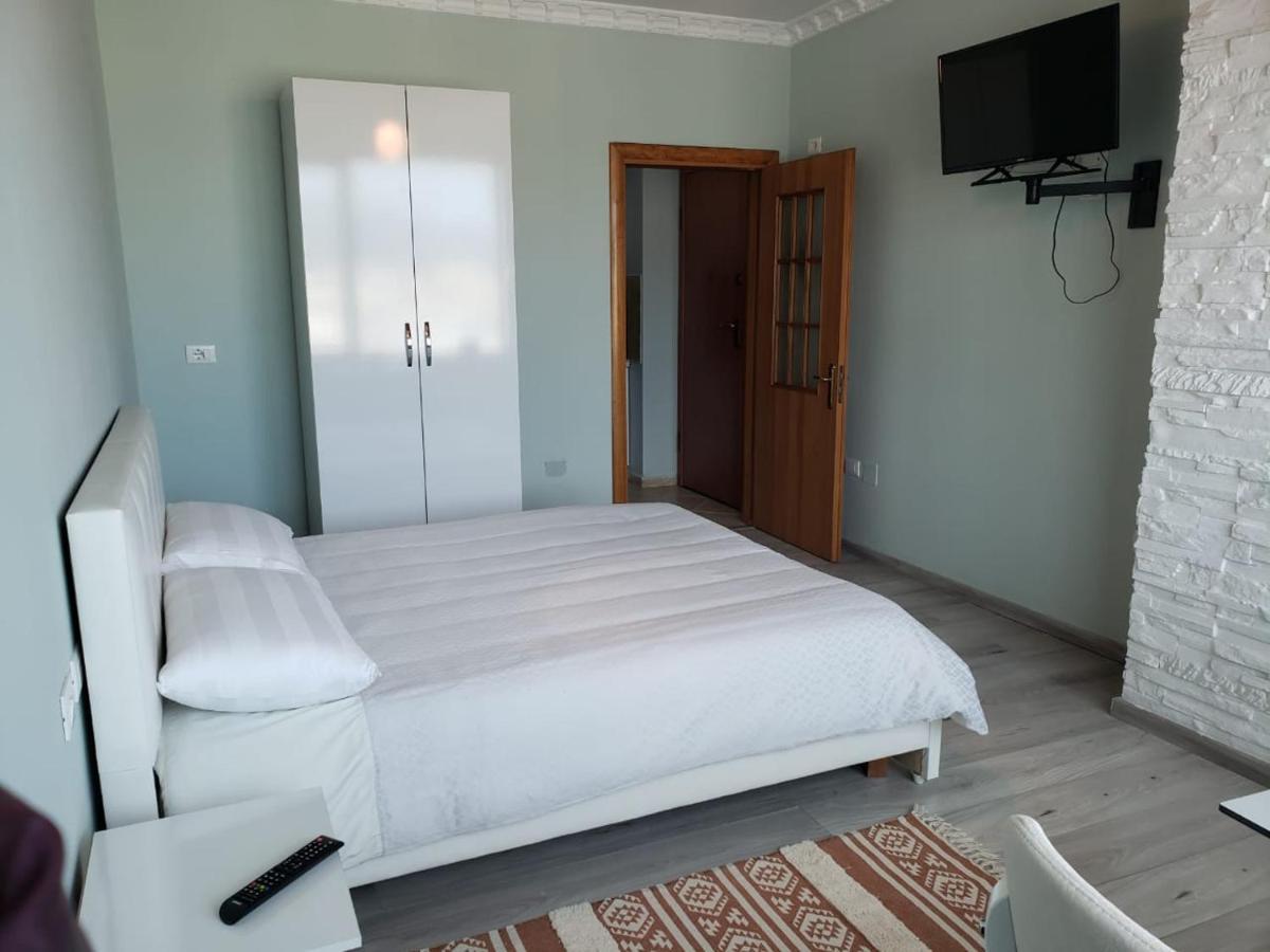 Agroni Rooms Tirana Bagian luar foto