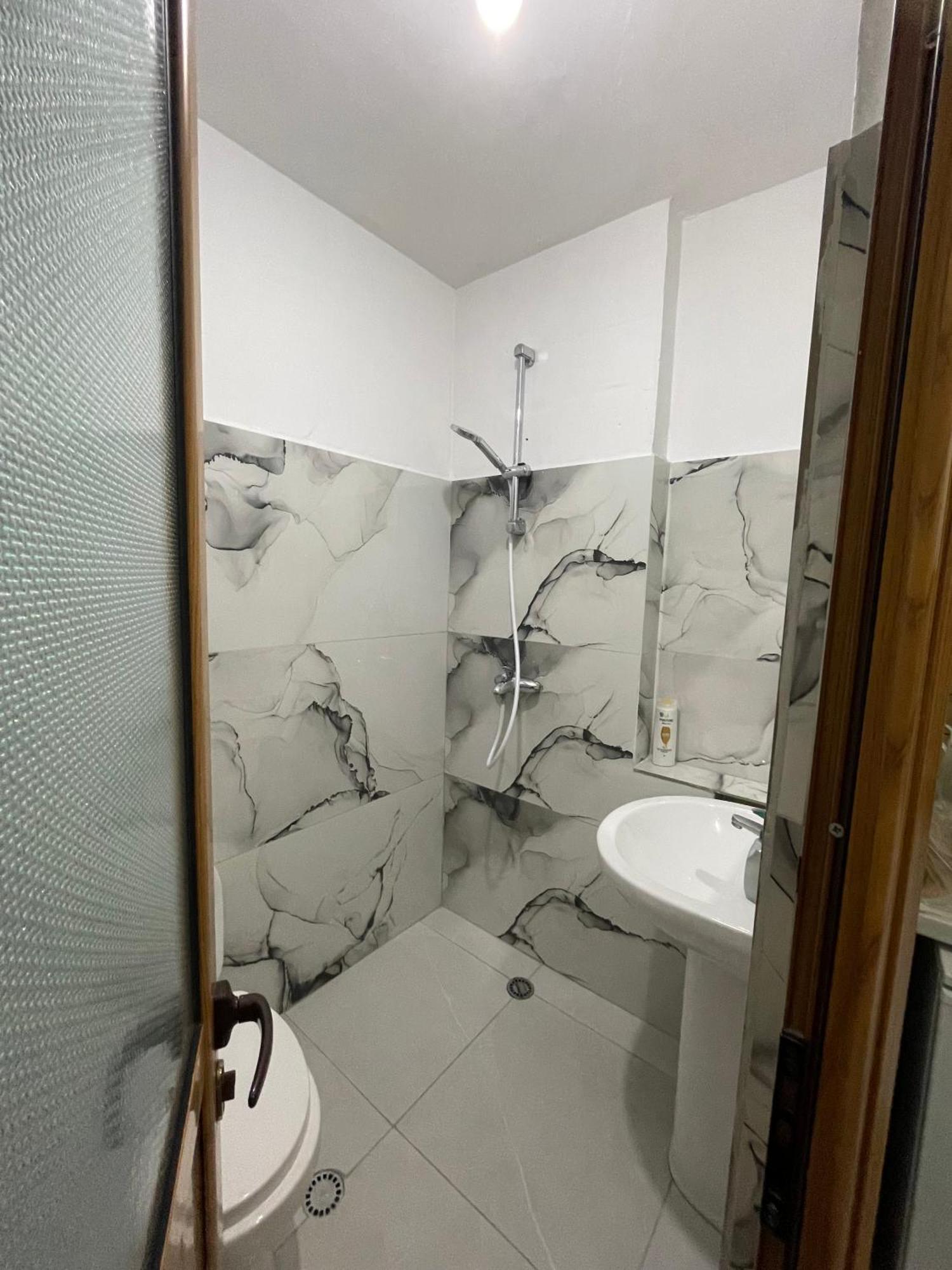 Agroni Rooms Tirana Bagian luar foto